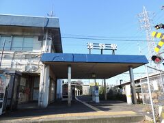 浅野駅に着きました。

浅野駅では乗り換え待ちで30分ほど時間があるので、散策しようと思います。

元日ということで、駅には誰一人いませんでした(汗)

本当に都会の中のローカル線ですねー