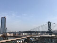 ブルックリン橋から見たマンハッタン橋。