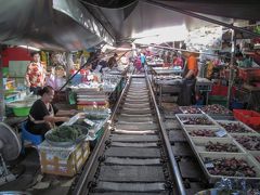 線路市場をゆく。