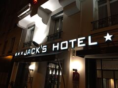 25分ほど揺られてPlace d' Italie駅で下車。

徒歩5分ほどで到着。


Jack's Hotelに4泊お世話になります。

なお、４泊諸税込みで約33,000円