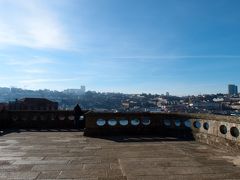 サン・フランシスコ教会。
写真は撮れませんでしたが、金泥を塗った木彫りの彫刻で装飾された内部が圧巻でした。