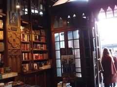 世界で最も美しい本屋の１つというレロ・イ・イルマオン。
