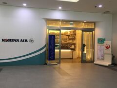 金海空港では大韓航空のラウンジを利用します。