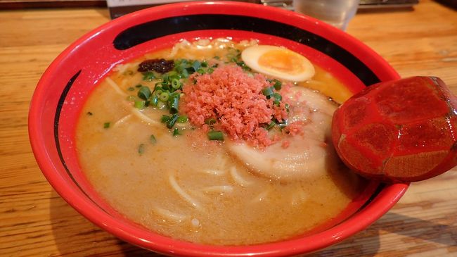 まずは札幌まで電車で移動し、<br />えびそば「一幻」総本店でえびしおラーメンをいただきました。<br />外国人観光客が多かったので１時間くらい待ちましたが、<br />店内とラーメンがとっても暖かくて体がポカポカに！エビ出汁が濃厚でした。<br />店内は芸能人のサインがいっぱい飾ってありました。