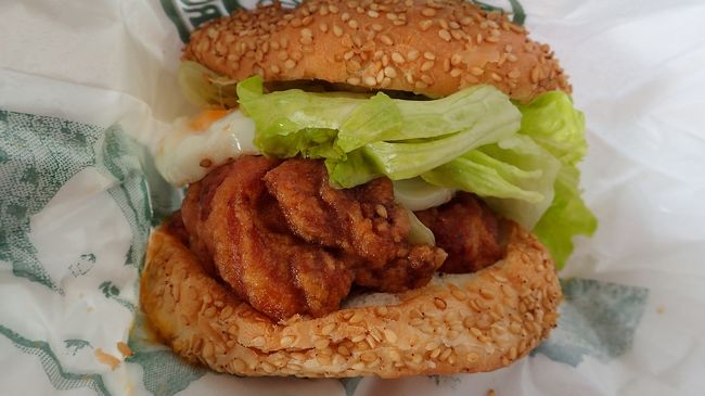 そして函館に来たら欠かせないラッキーピエロ！<br />チャイニーズチキンバーガーはジューシーで美味しかったです。