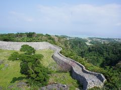 春らしく霞んでいますが、城壁越しに見える海の青さに癒されます。