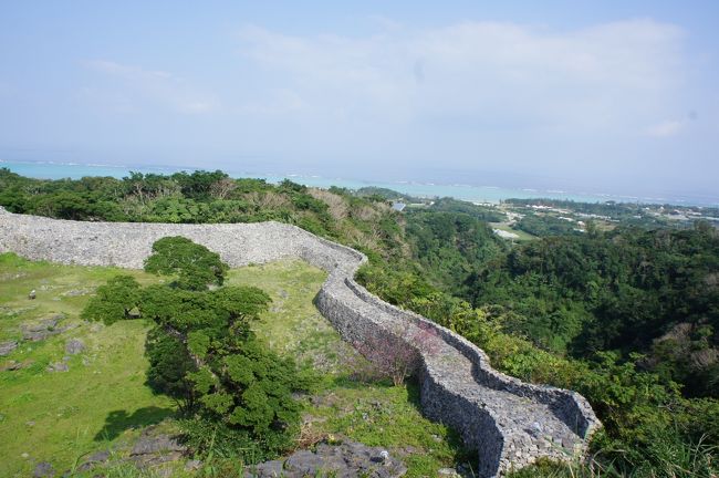 春らしく霞んでいますが、城壁越しに見える海の青さに癒されます。