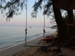 ホテル周辺のビーチを散歩。