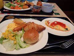 翌朝の朝食。
泊まった札幌プリンスホテルのレストラン「ハプナ」で朝食ブッフェです。
そういえば品川プリンスホテルの朝食会場も「ハプナ」でした。