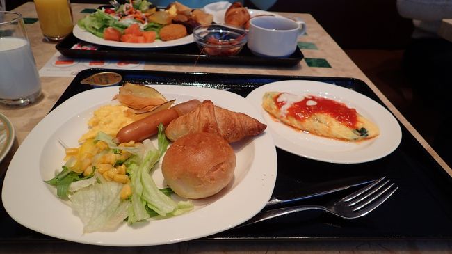 翌朝の朝食。<br />泊まった札幌プリンスホテルのレストラン「ハプナ」で朝食ブッフェです。<br />そういえば品川プリンスホテルの朝食会場も「ハプナ」でした。