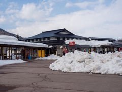 13:30。碇ヶ関の道の駅。
朝から水分しかまだ口にしておらず。
食事することにする。