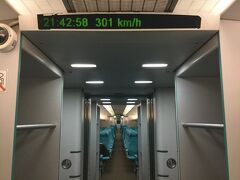 この日は空港ホテル泊。リニアに乗車。マックススピードは３３０キロ。時間帯によっては300キロくらいまでしか出ません。