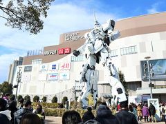 続いて、ダイバーシティ東京へやってきました。
入口には、巨大なガンダムが聳えています。