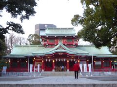 富岡八幡宮を抜けていきます