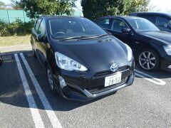 今回のレンタカーはトヨタのアクア
レンタカーでよく見かけますね
燃費が良い代わりにレンタル料がヴィッツに比べて高いのでトントンくらいです
ギアを落とした時のエンブレが心地よく充電されてる感があるので好きです

ちなみに撮影したのは西尾にある道の駅（静岡方面のみ）
飲み物を買ったり目的地へお土産を持っていくときに使います
お茶の葉や煎餅が有名かつ手軽で喜ばれます