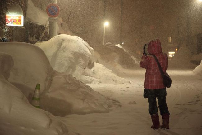 指先が生きかえったおかげで 撮る気持ちも復活<br /><br />そんなこんなで、雪あかりの路よりもね<br />路地で撮った写真の方が多いと言う結果に2人で笑った<br /><br /><br />