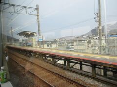 讃岐府中駅　通過。