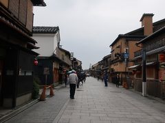 ふた月程経過しました。
本日の京都は曇り空。。
祇園 花見小路からスタートです。