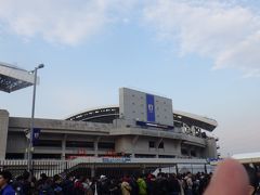 まだまだ時間があるのにスタジアムは大賑わい