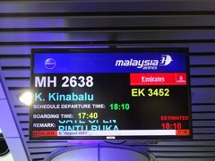 KLでの乗り継ぎ時間は２時間程度でしたが、KK行きの飛行機の搭乗がなかなか始まらず。