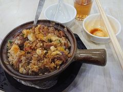 その後、スプーンでご飯を混ぜ混ぜ。
底にはタレのしみ込んだおこげが・・・。
卵とお肉とおこげがタレにからんでなかなかイケてます。
前回も待たされたけど、やはりめちゃくちゃ美味しい。
食べ終わるころには空席もちらほら。

その後、通りの反対側にあるスーパー惠康へ行くも22時で閉店。
ホテルから香港大学側へ進んだスーパーで麻婆豆腐の素と出前一丁を購入。