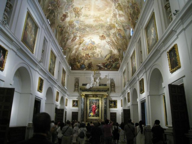 プラド美術館。<br /><br />　グレコ・ベラスケス・ゴヤなどの有名な美術館です。<br />内部も美しい美術館でした。