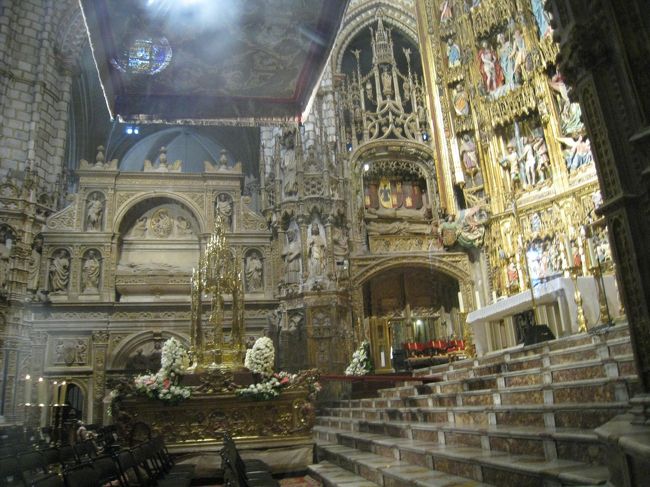 トレド　サンタ・マリア大聖堂。<br /><br />　ここも大きな聖堂です。中も広くて美しい聖堂でした。<br />　