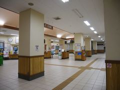 河津からは約15分の伊豆熱川駅。
誰もいません。