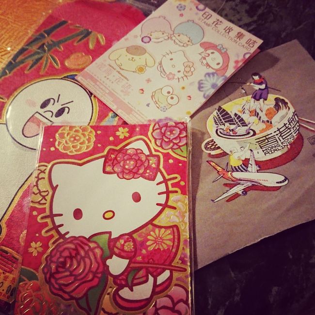 こちらは征服世界という通菜路のファンシーグッズやさんで購入した、紅包(ホンバオ)。中国ではお祝いのときにお金を包むものだそうですが、私はサンリオやラインの袋にお年玉を包みたくて購入しました。<br /><br />なおこの時期旧正月の７日前ですが、縁起物はこの店では半額でした！めっちゃ得した気分です。