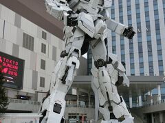 ガンダム。
人と比べると大きいですね。