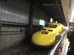 ドクターイエロー！

品川駅～京都駅までの新幹線の旅。
ホームに降りると黄色い新幹線が入ってきました。
初めて見ました。

笑神様の鉄道BIG4で、出会うと幸せになれると言ってました。

幸先の良い旅のスタート(*^-^*)