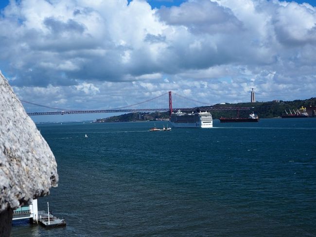まずは一番上の屋上へ。とっても狭い空間だけど、眺めはいいよ～。