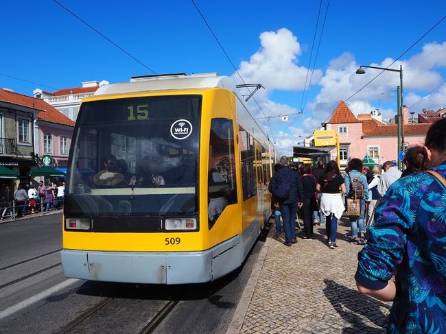 ジェロニモス修道院辺りまで歩いて戻って17:10頃、市電の15番でコメルシオ広場へ。