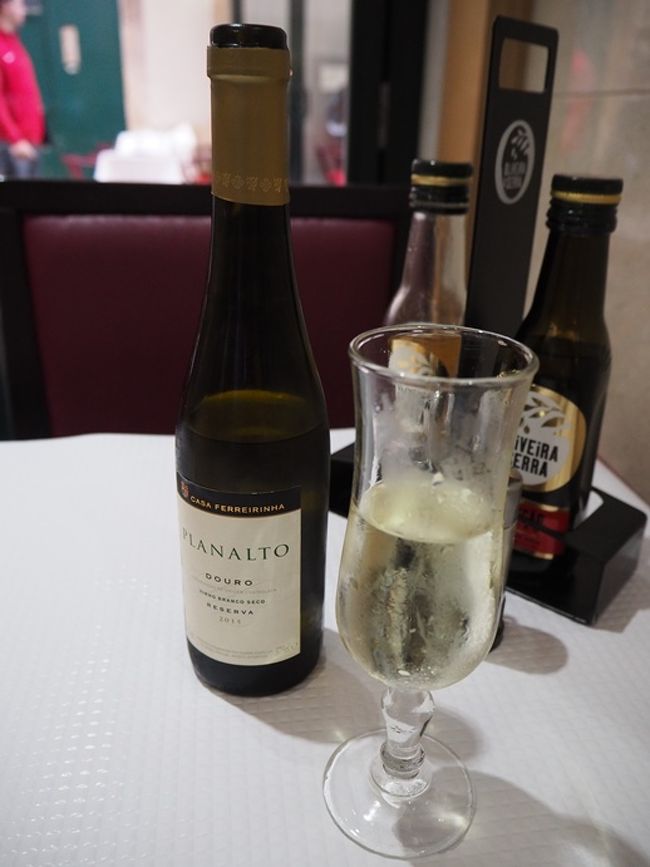 ワインはドライだけどフルーティで美味しい♪