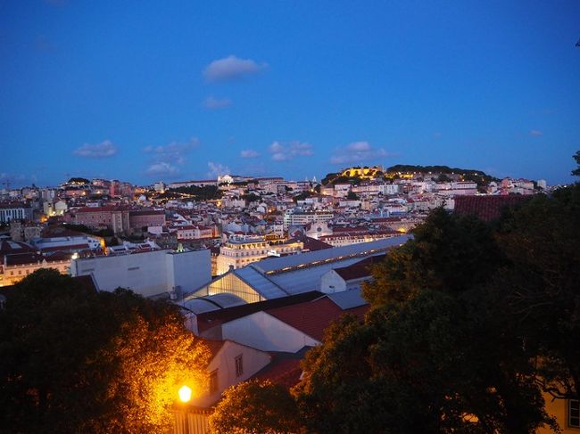 到着した20:30くらいだとまだ明るいんだけど、21:00くらいになってようやく夜景になってくれた～。夜もにぎやかだし。