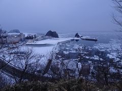 野営場の奥の「夕陽台」からの景色。先ほどのオロンコ岩やゴジラ岩が見えました。