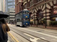 荷物を置いて一息ついて、娘に催促されてやっと、そういえばお昼を食べていなかったことに気づきました。
やっぱり、入国のごたごたで、食べ損ねてしまった・・・
毎回なんだよなぁ・・・
すでにこの時点で14時回っていたので、おやつでごまかして、早めに夕食を食べよう！
ということで、おやつを食べにウエスタンマーケットへ。
ホテルから徒歩5分ぐらい。