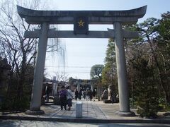 堀川通を北に歩き晴明神社に参拝します、一の鳥居です。