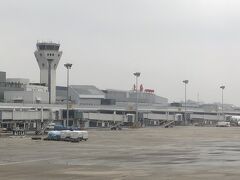 中国・上海『上海虹橋国際空港』の写真。

JALはターミナル1に到着しました。

PM2.5の影響で晴れているのに霞んでいるという・・・ (*_*)