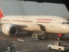 今回は、スワナプーム国際空港８時５０分発のエア・インディアでデリーへ。

