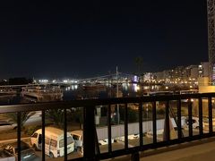 ホテルの部屋のバルコニーからの夜景はとても美しかったです。
毎晩この景色を見られるのはとても幸せでした。海沿いの部屋は海の見えない部屋より高いですが、せっかくなのでこちらの部屋にしてよかったです。