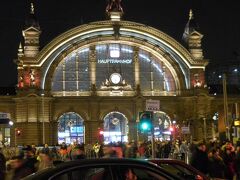 　１７：２５　ブーツバッハから４０分でフランクフルト中央駅に着きました。