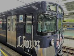 ここは西武球場前駅だからね、L-trainもとまっています。
これ9000系っていうの？初代は引退しているから２代目かな？