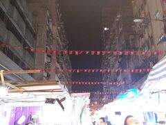 女人街などのナイトマーケットをあちこちフラフラして、
少しずつ、宿方面へ戻ります。
宿に戻ったのは12時半。
ずいぶん歩きました。
