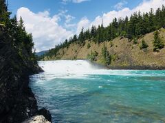 再びダウンタウンに戻ってBow Fall Viewpointに行ってきました。
ちょうど天気が良くなって、めちゃくちゃきれいでした！
でも道がめっちゃ混んでた…
この後はスーパーで買い物して、ホテルの部屋で夕食を食べて就寝。。。