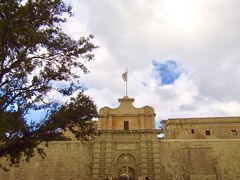 Hagarからバス201でRabat まで行きました。乗り換えなし、そして終点なので乗り過ごしの心配不要でした。

Rabat からイムディーナまでは歩きました。
イムディーナのバス停ではなかったので遠いかと思いましたが、イムディーナの入り口まですぐでした。