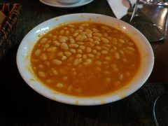 ●ゼイティン・カフェ＆エヴ・イエメッキレリ

ひよこ豆のスープ。
10トルコリラ。約205円。
スープでかぶりましたが、寒いから温まります。
トマト仕立てで、ひよこ豆がゴロゴロ。
