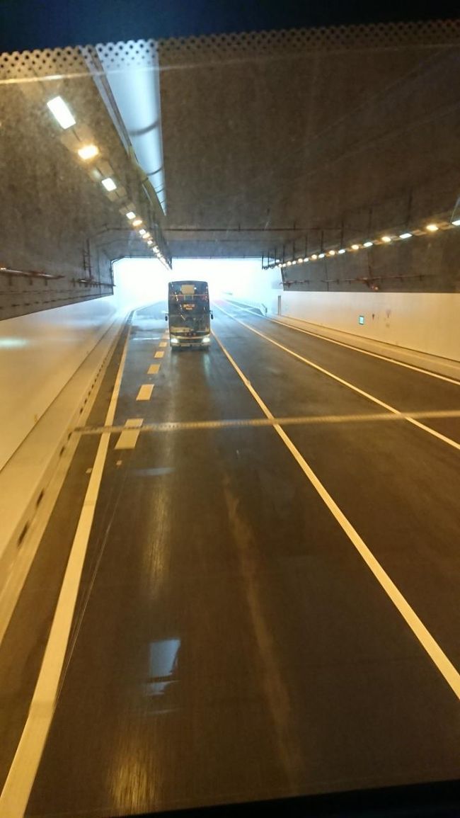 いよいよ、海底トンネルを通ります。
