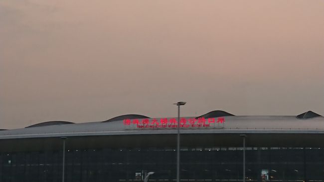 澳門のイミグレの建物が見えてきました。