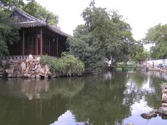 最初に来たのは、中国4大名園のひとつ「滄浪丁（そうろうてい）」。蘇州で最も古い11世紀・北宋時代の庭園だそうです。